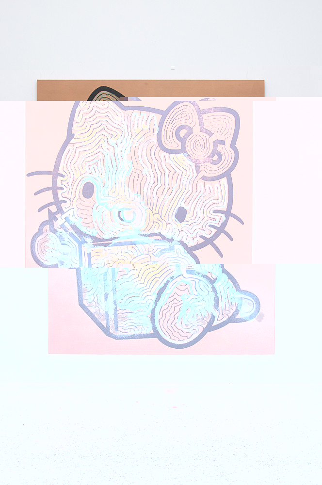Leinwand mit Kupfergrundierung zeigt einen Irrgarten in Form einer lesenden "Hello Kitty"-Gestalt